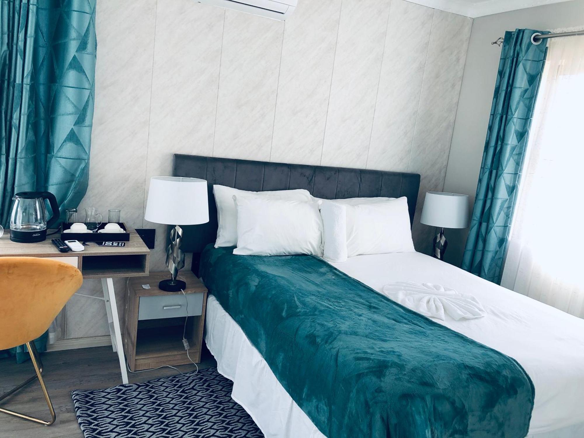 Gabz Airport Inn ハボローネ エクステリア 写真