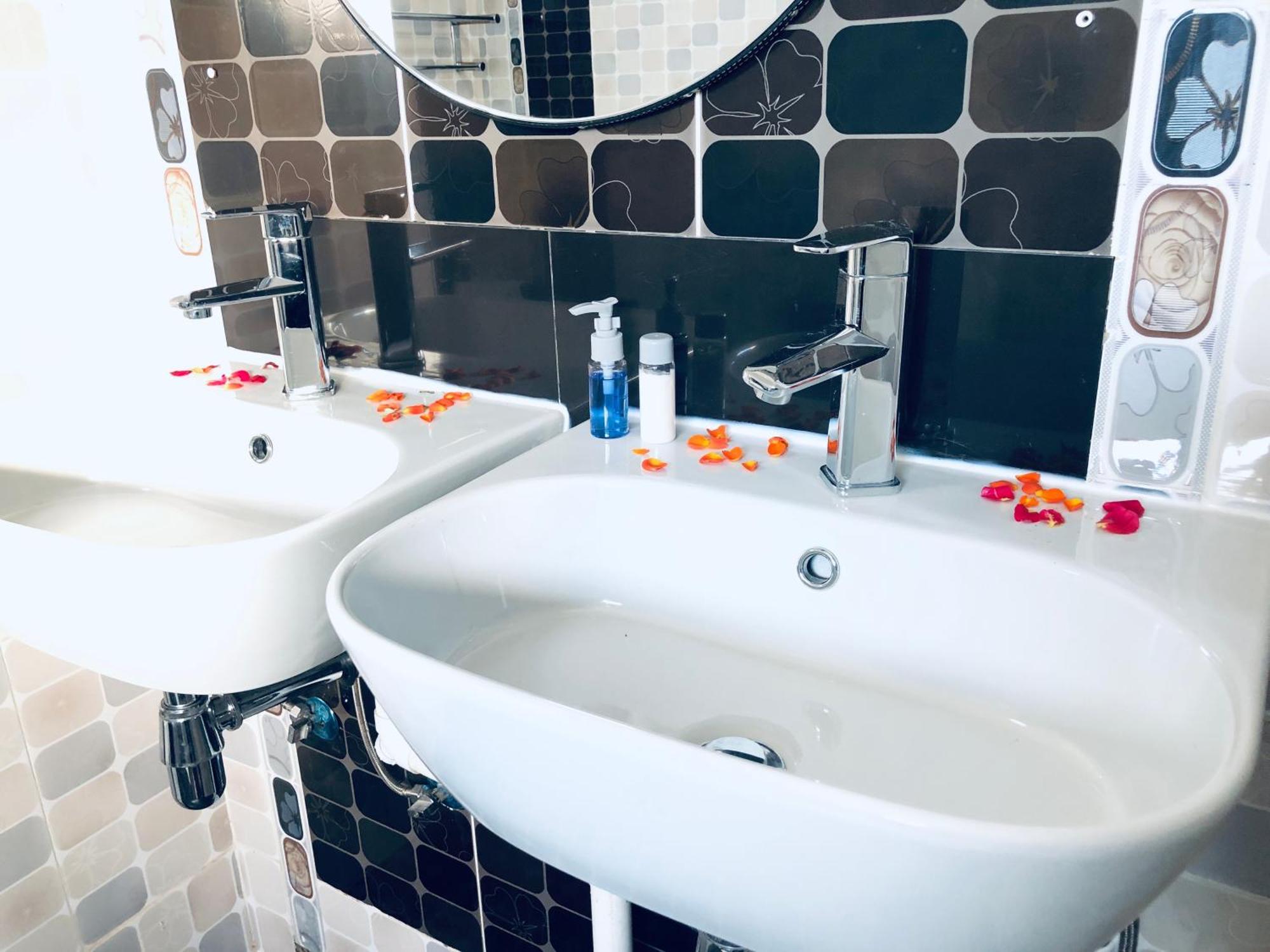 Gabz Airport Inn ハボローネ エクステリア 写真