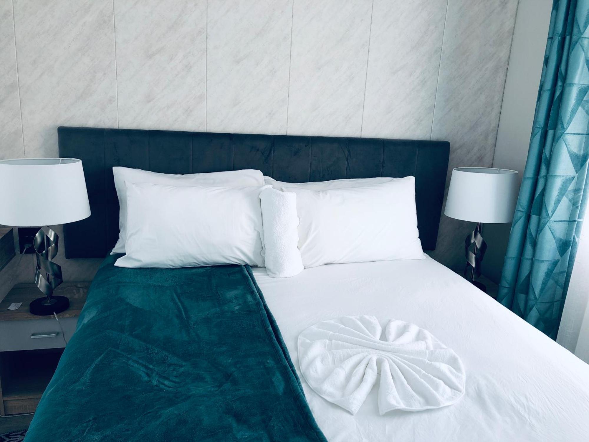 Gabz Airport Inn ハボローネ エクステリア 写真