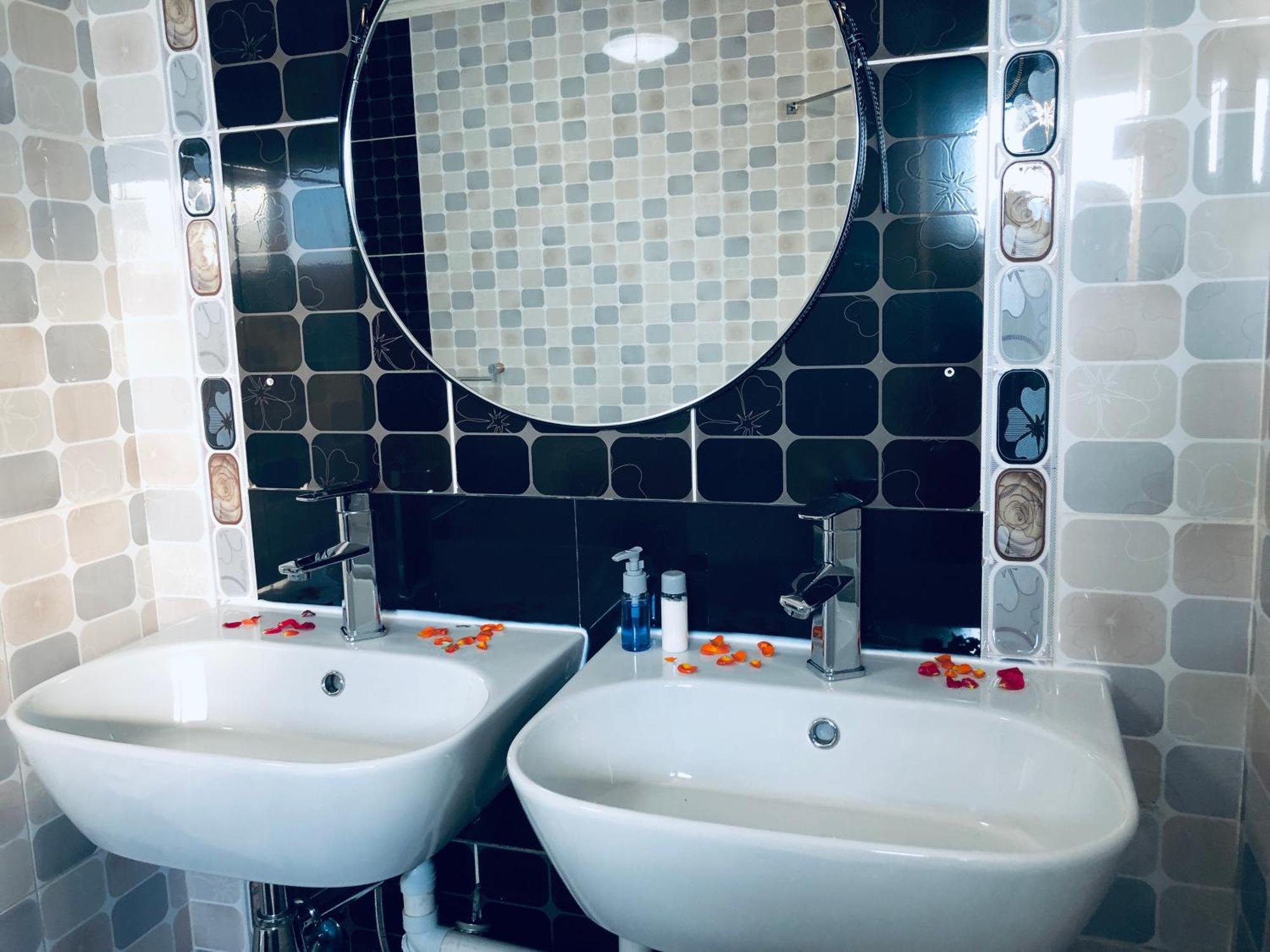 Gabz Airport Inn ハボローネ エクステリア 写真