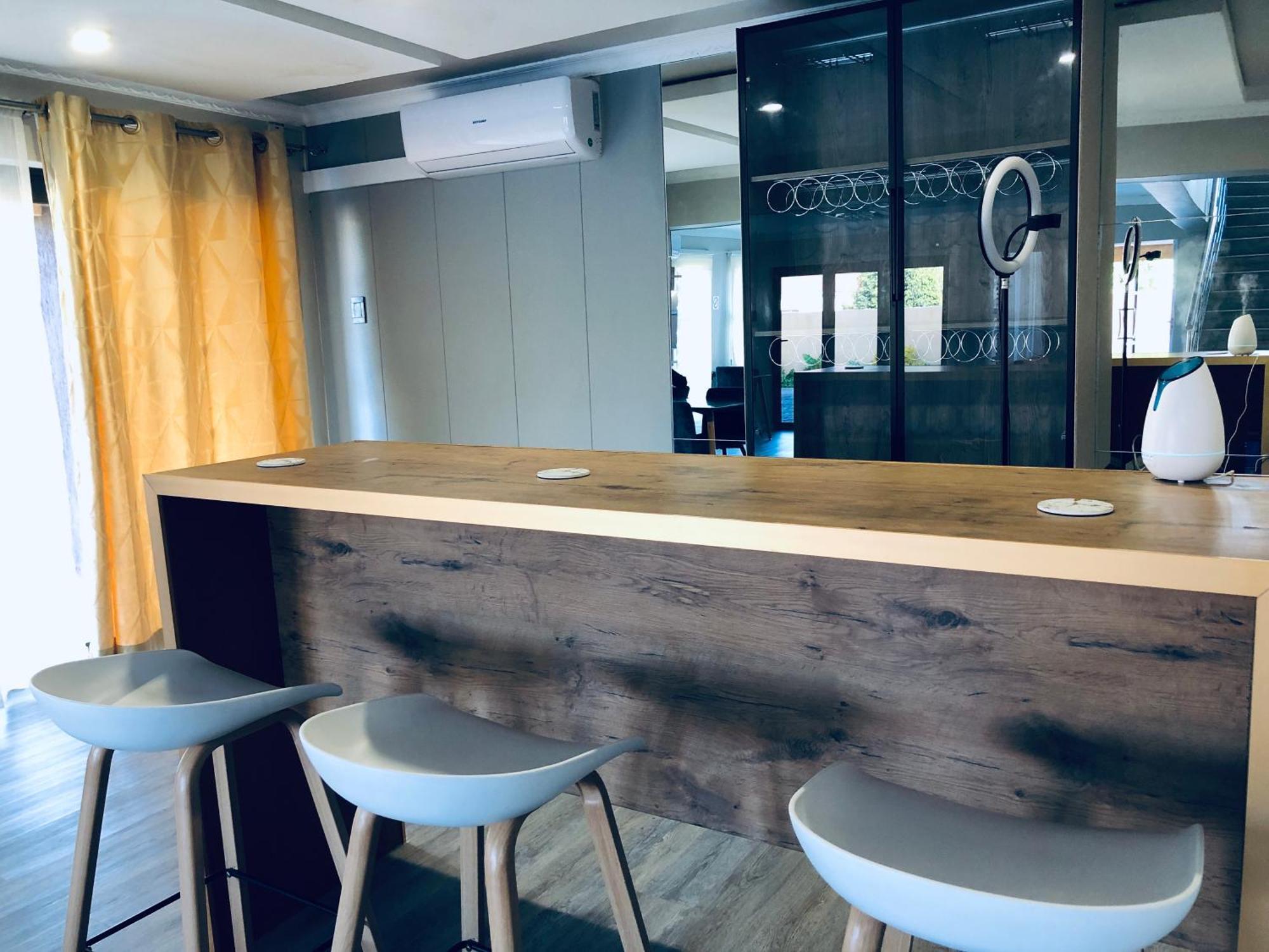 Gabz Airport Inn ハボローネ エクステリア 写真