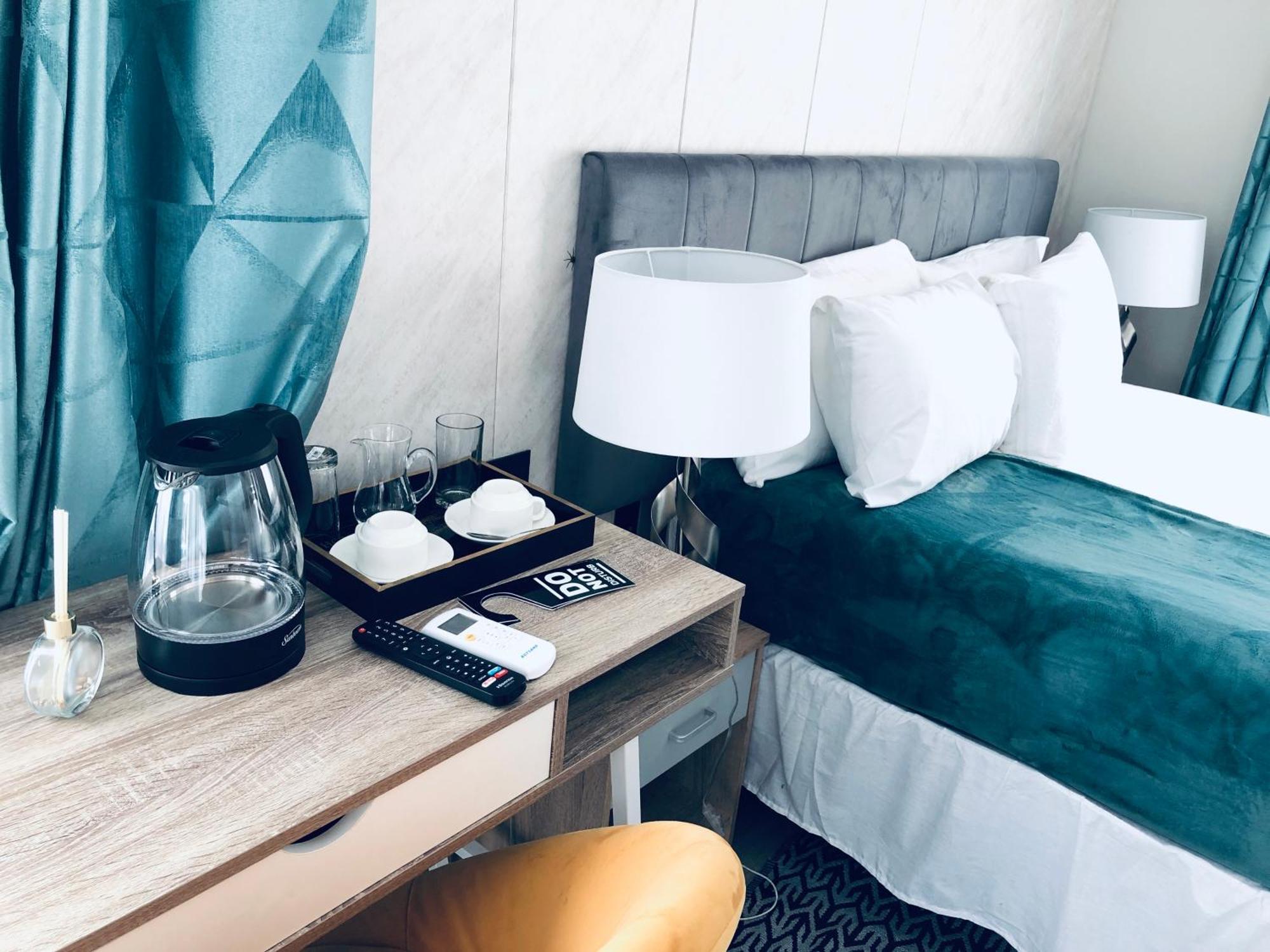 Gabz Airport Inn ハボローネ エクステリア 写真